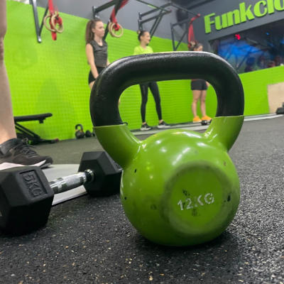 Csoportos KettlebellHIIT edzés a TFWG12-ben